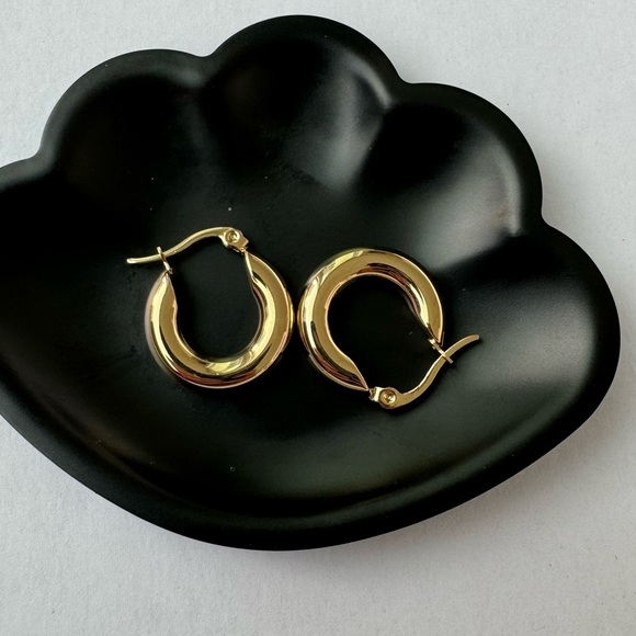 18K Gold Plated Hoop Earrings - Picture 4 of 4